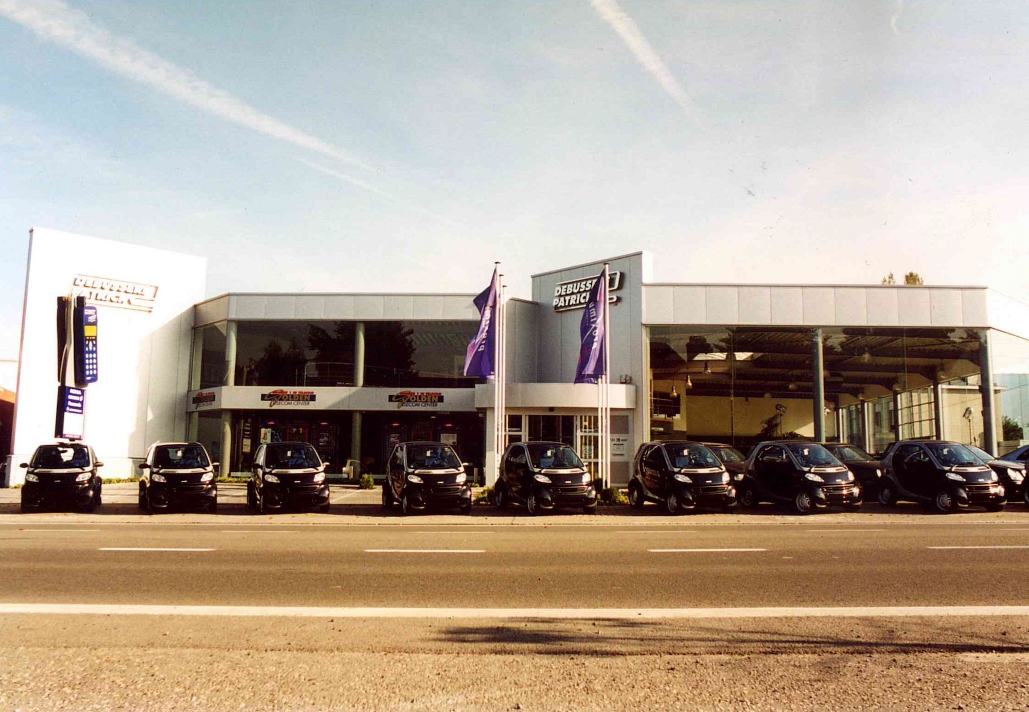 3000m2 nagelnieuwe toonzaal